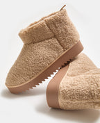 Boots courtes en sherpa avec semelles crantées