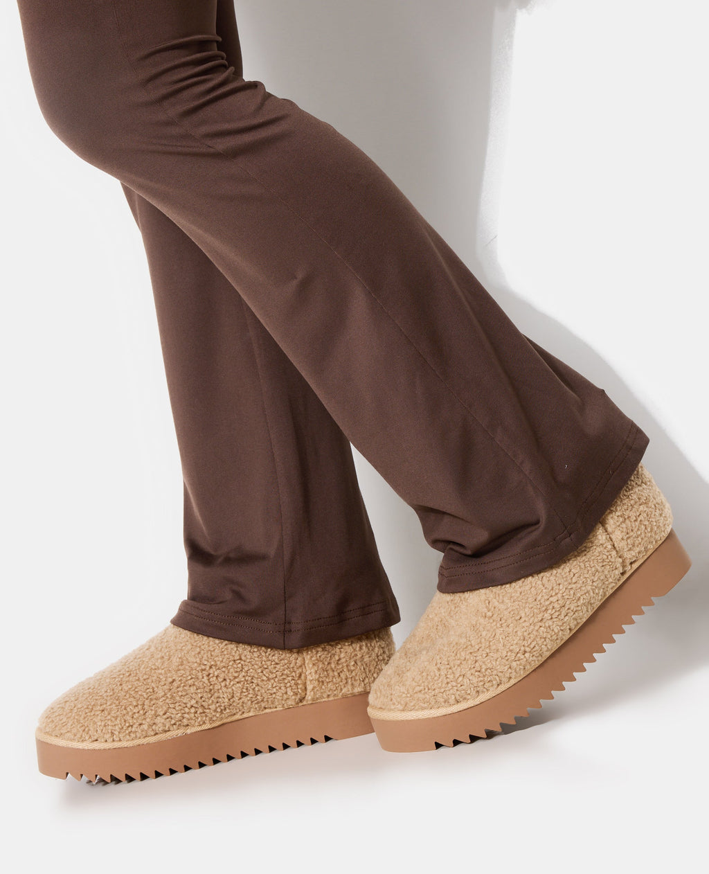 Boots courtes en sherpa avec semelles crantées