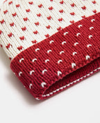 Bonnet en tricot avec cœurs