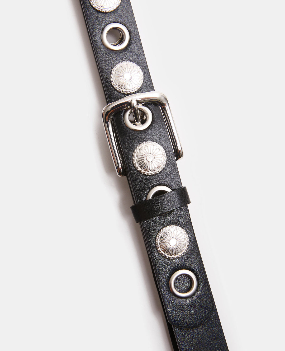 Ceinture avec œillets et écussons