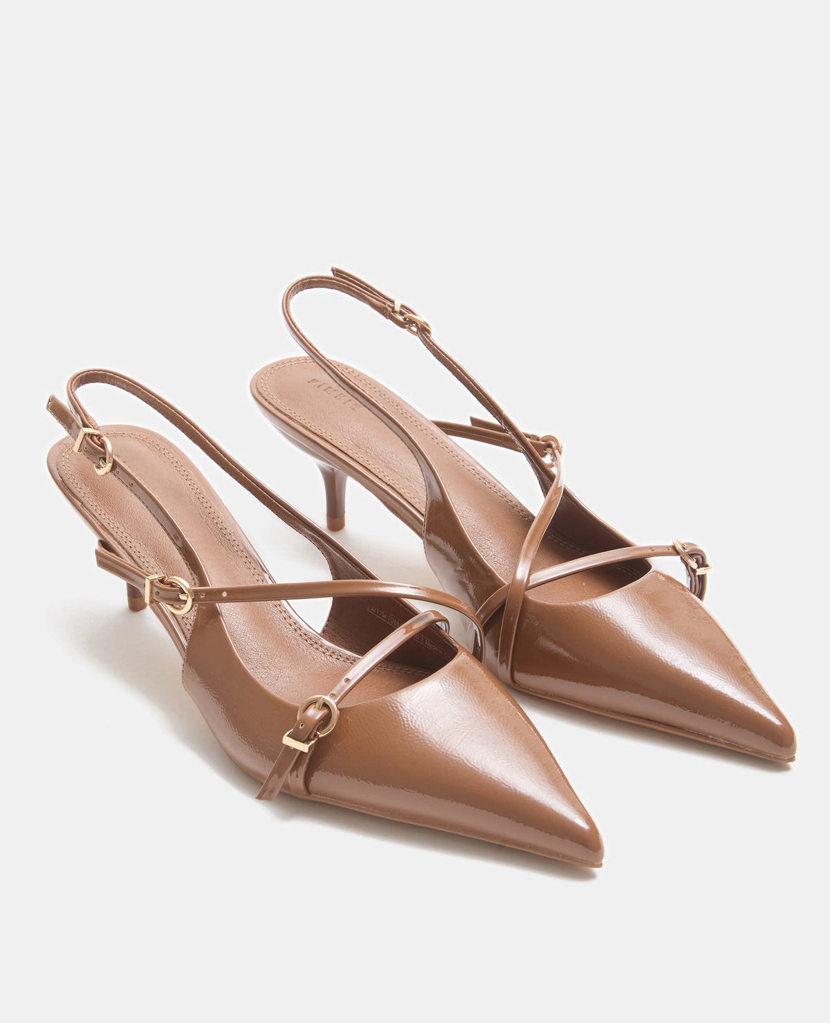 Escarpins vernis bouts pointus talons ouverts