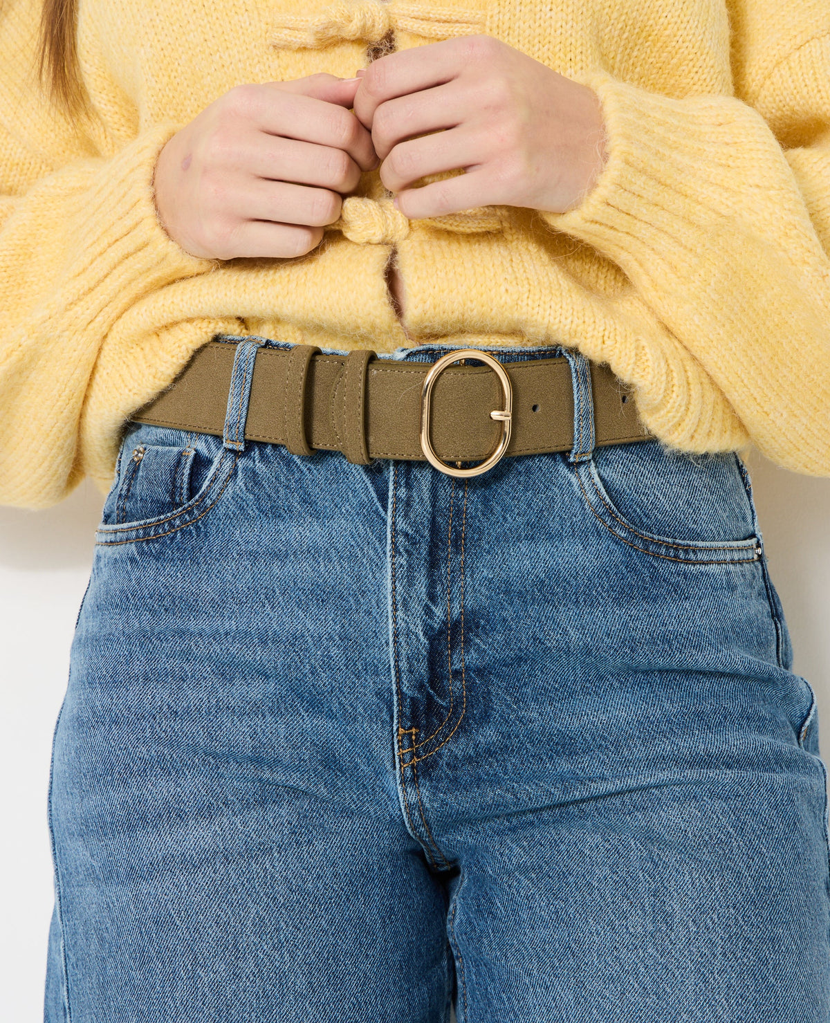 Ceinture large aspect suédine avec boucle ovale