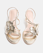 Paire de sandales à talons avec fleur