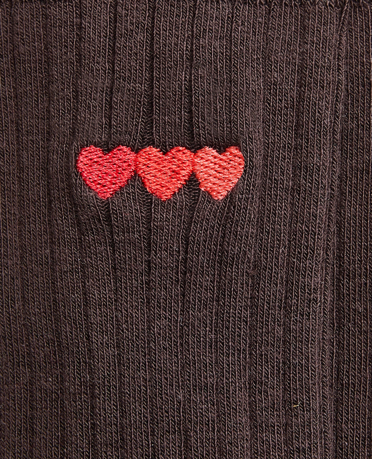 Paire de chaussettes avec broderie cœurs