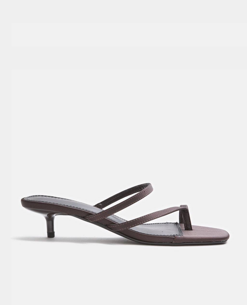 Mules tongs en satin avec petit talon