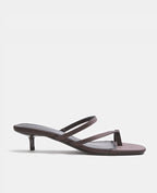 Mules tongs en satin avec petit talon