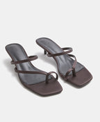 Mules tongs en satin avec petit talon