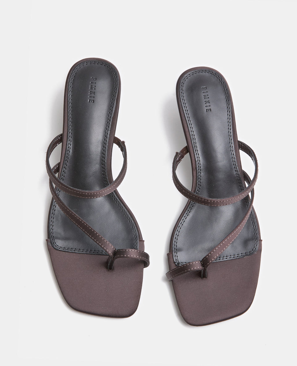 Mules tongs en satin avec petit talon