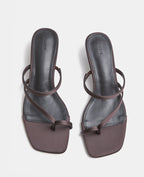 Mules tongs en satin avec petit talon