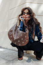 Sac porté épaule avec œillets métalliques