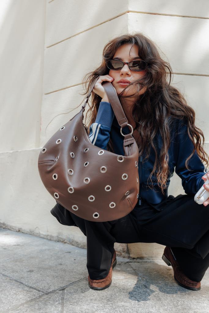 Sac porté épaule avec œillets métalliques