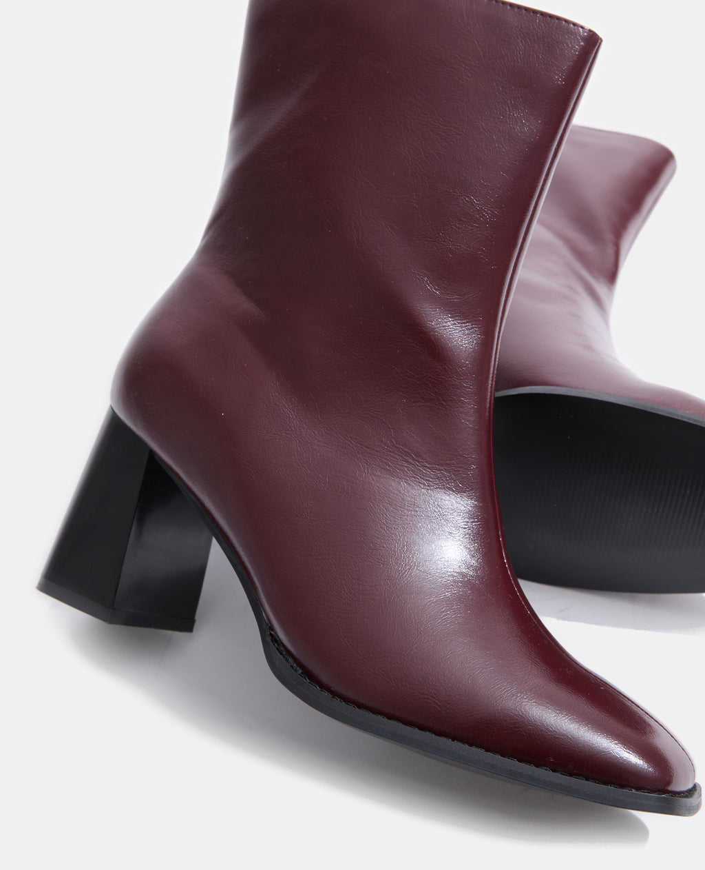 Boots à talons effet vinyl avec bouts carrés