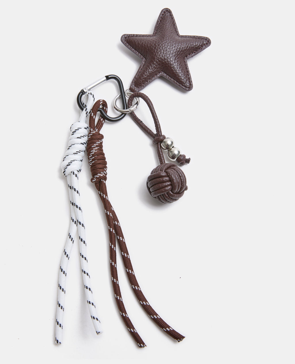 Déco de sac avec étoile, boule et cordes