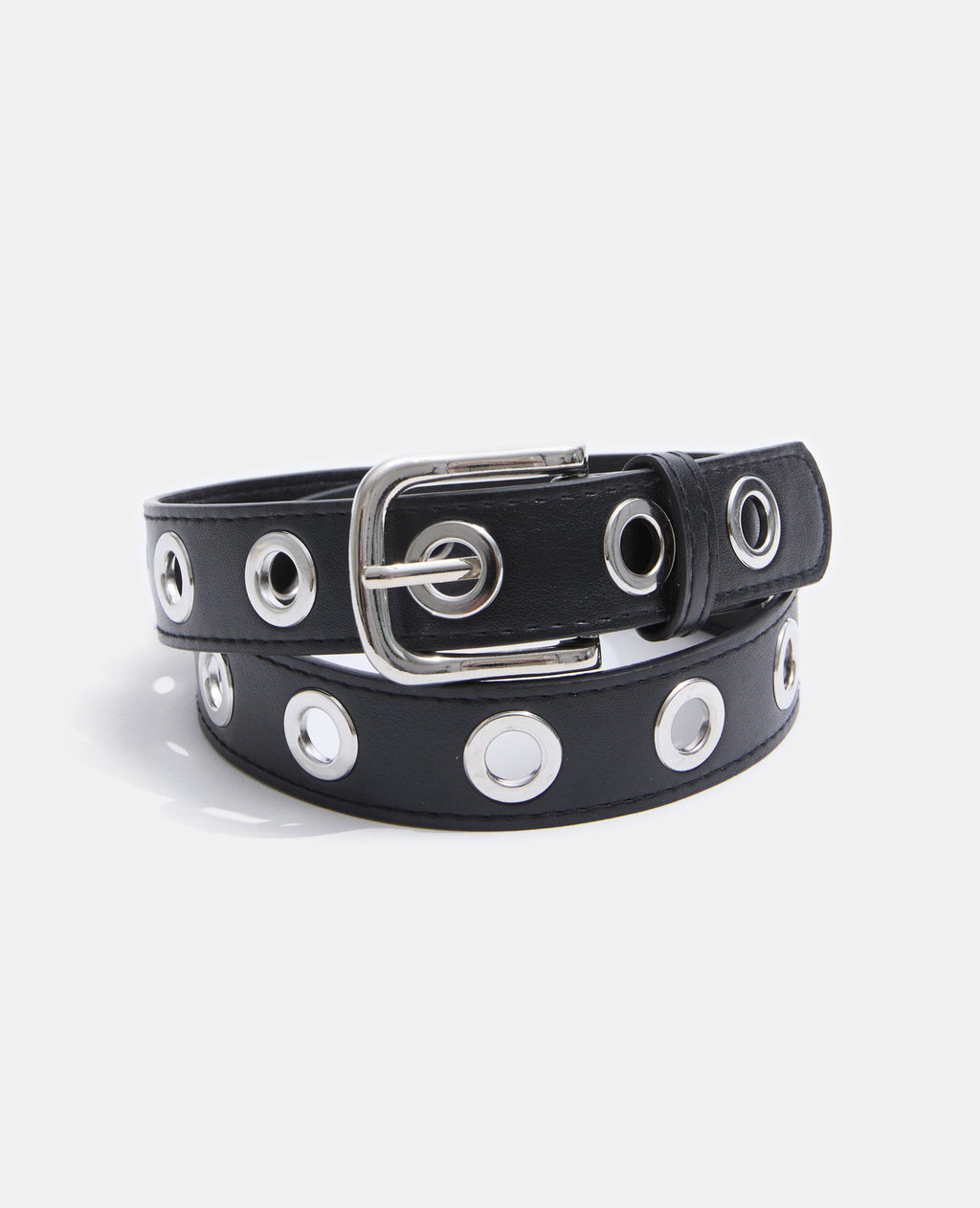 Ceinture en simili avec œillets métalliques