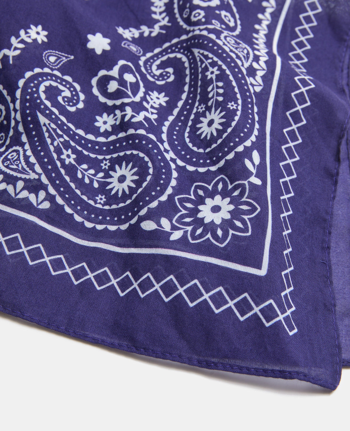 Foulard carré façon bandana
