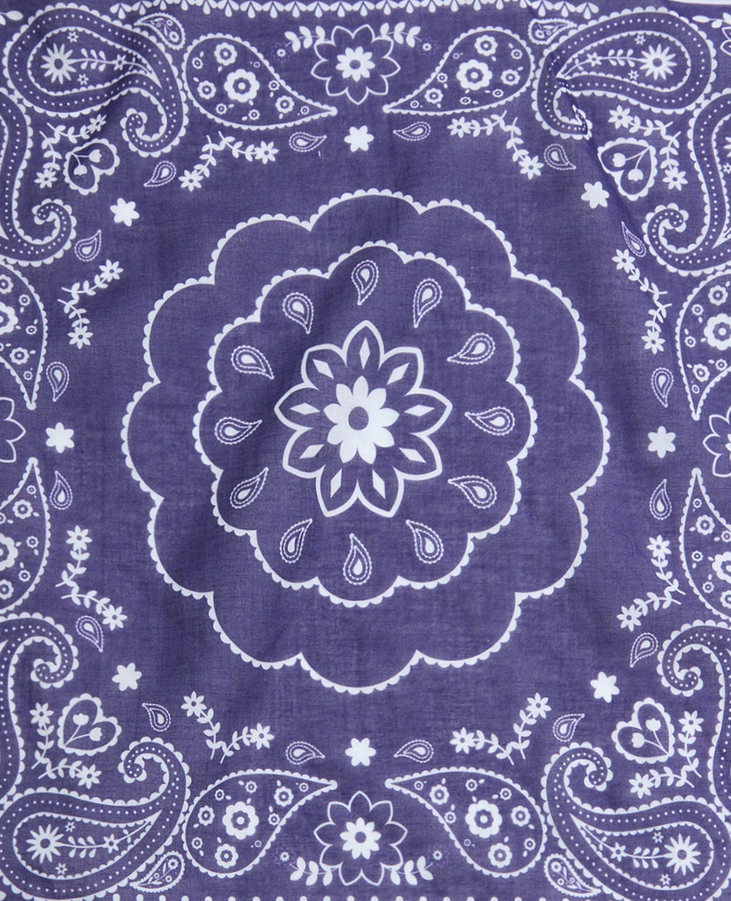 Foulard carré façon bandana